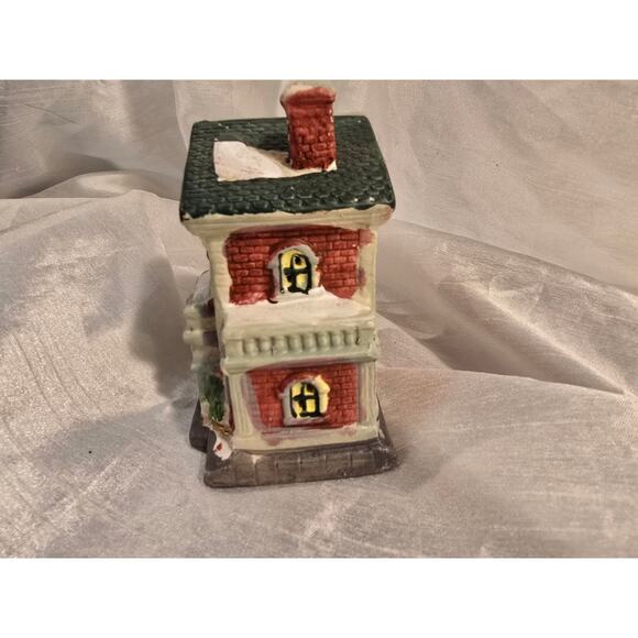 Cobblestone Miniature Town Hall - Picture 4 of 11